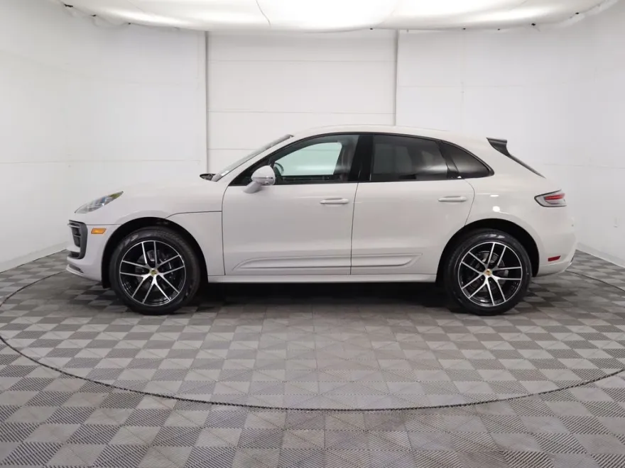 2025 Porsche Macan Base photo 1
