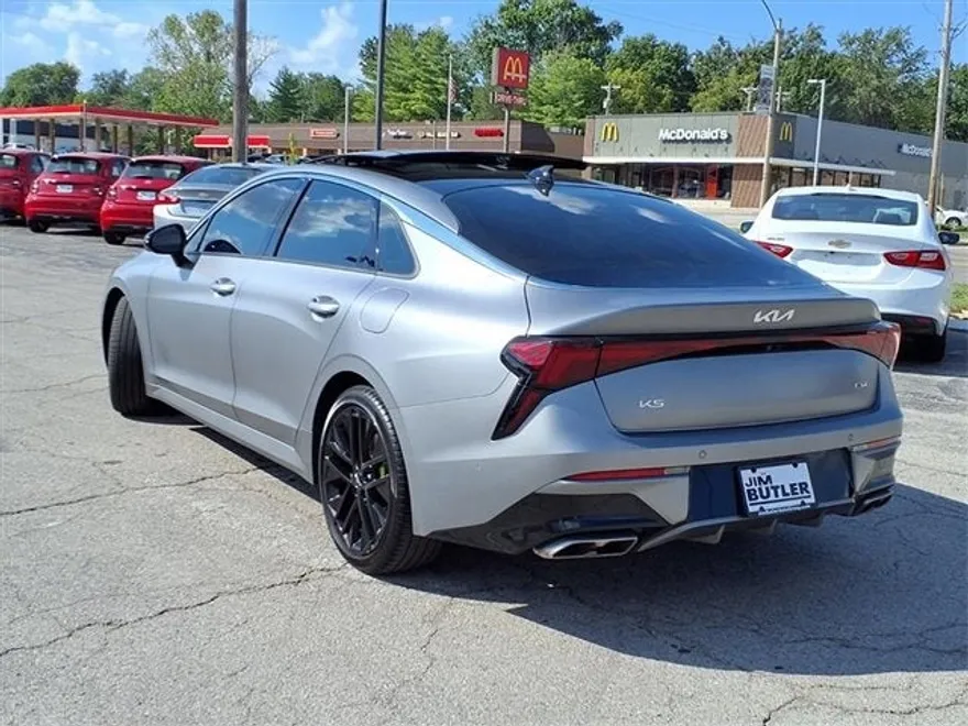 2025 Kia K5 GT photo 1