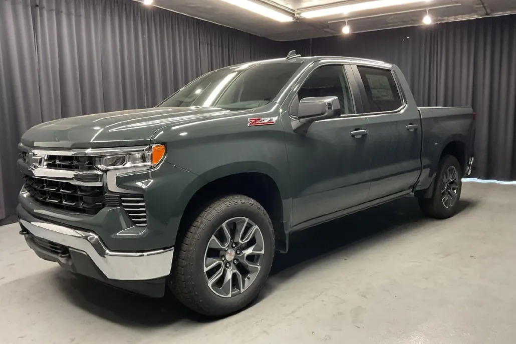 2026 Chevrolet Silverado 1500 LT photo 1