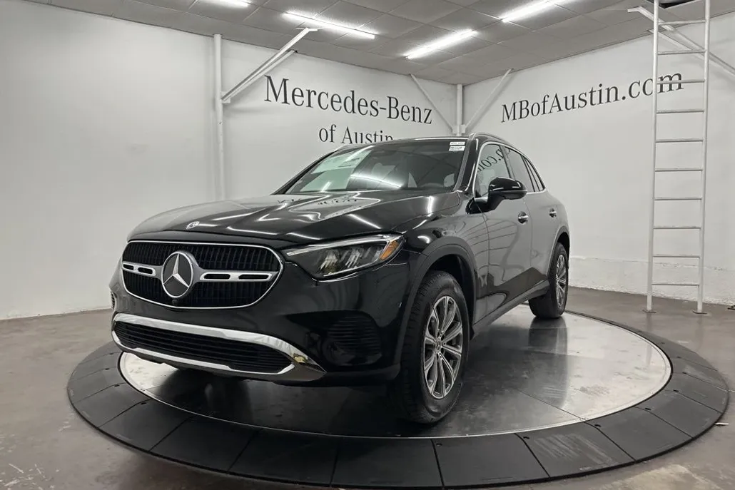 2025 Mercedes Benz GLC 300 photo 1