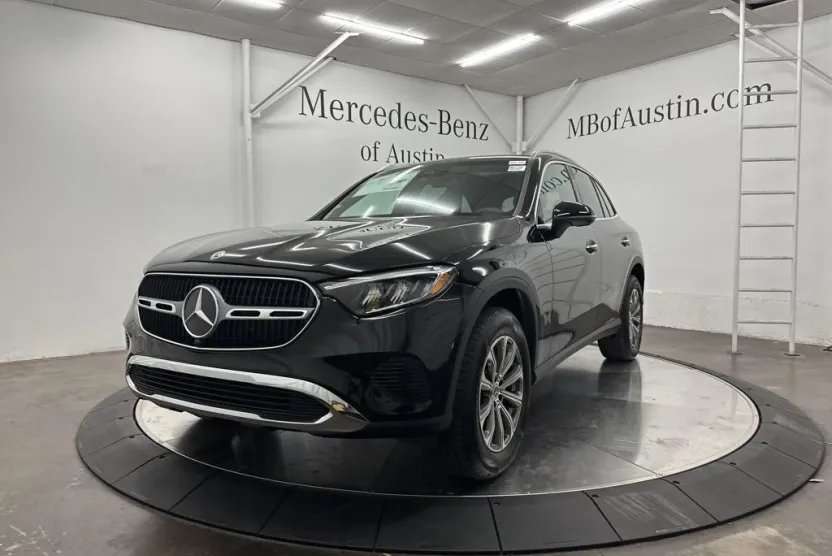 2025 Mercedes Benz GLC 300 photo 1