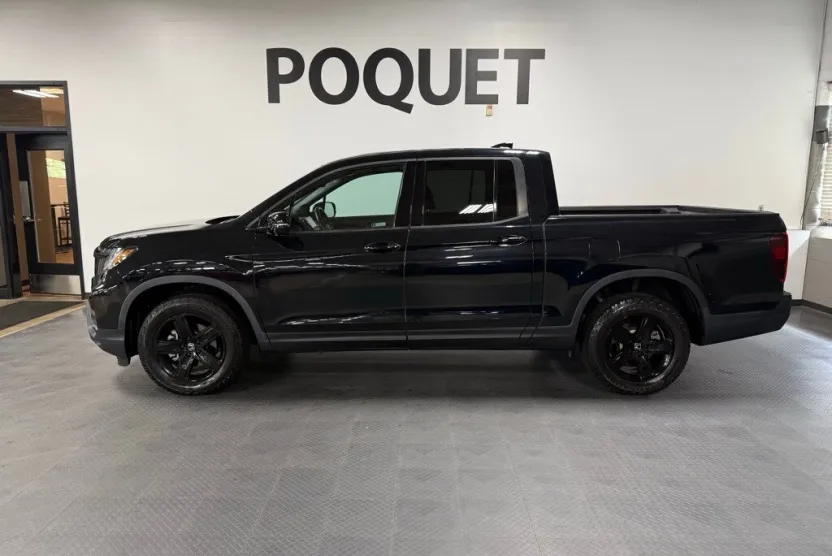 2021 Honda Ridgeline Black Edition photo 1