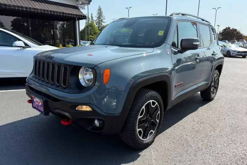 2017 Jeep Renegade Trailhawk photo 1