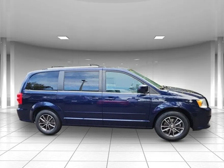 2017 Dodge Grand Caravan SXT photo 1