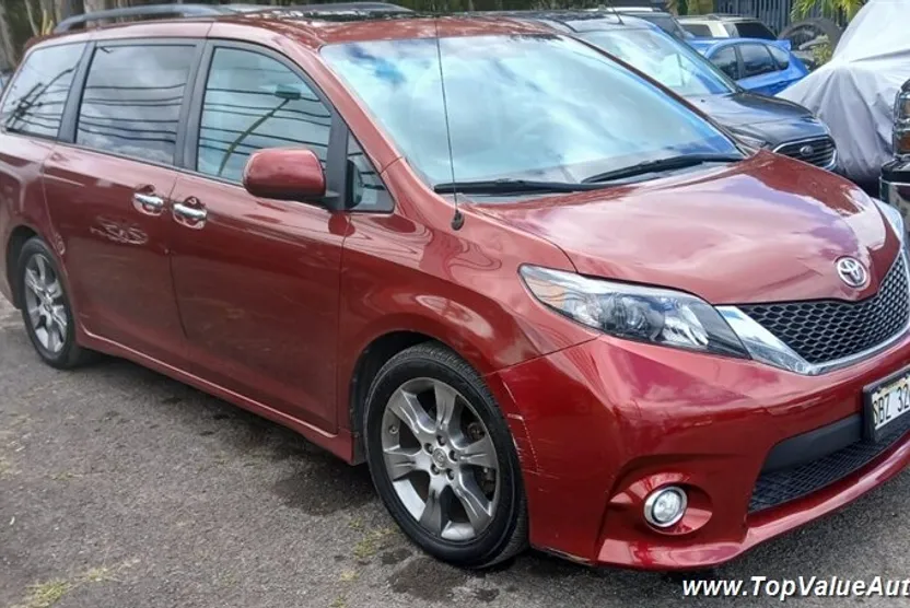 2013 Toyota Sienna SE photo 1