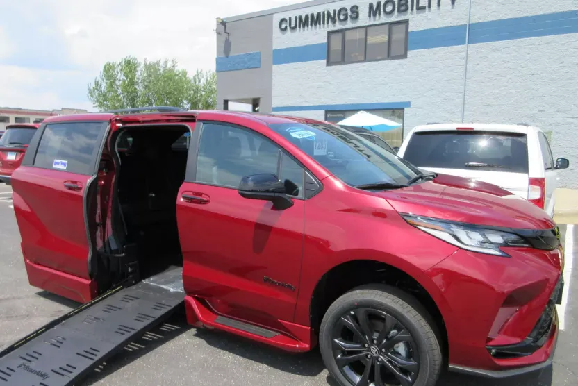 2025 Toyota Sienna XSE photo 1