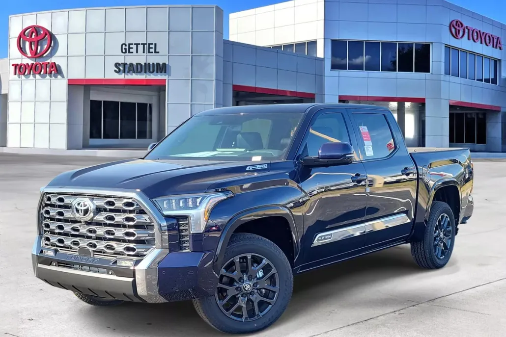 2025 Toyota Tundra Platinum photo 1