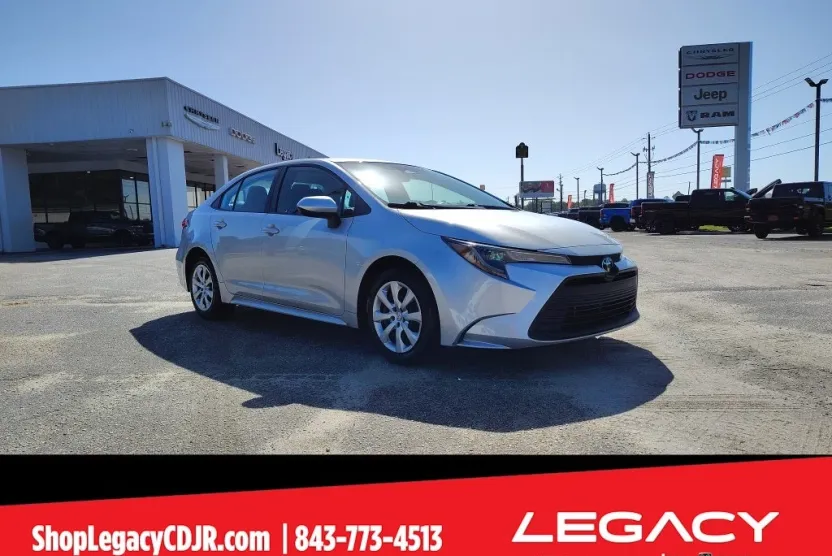 2023 Toyota Corolla LE photo 1