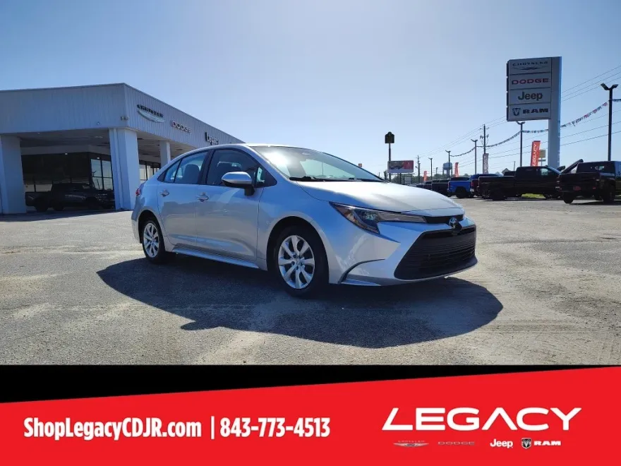 2023 Toyota Corolla LE photo 1