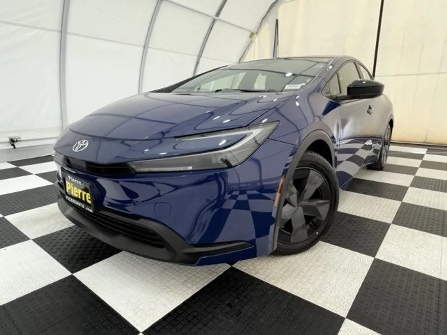 2024 Toyota Prius LE photo 1