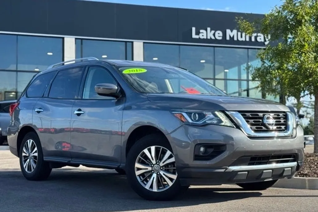 2018 Nissan Pathfinder SV photo 1