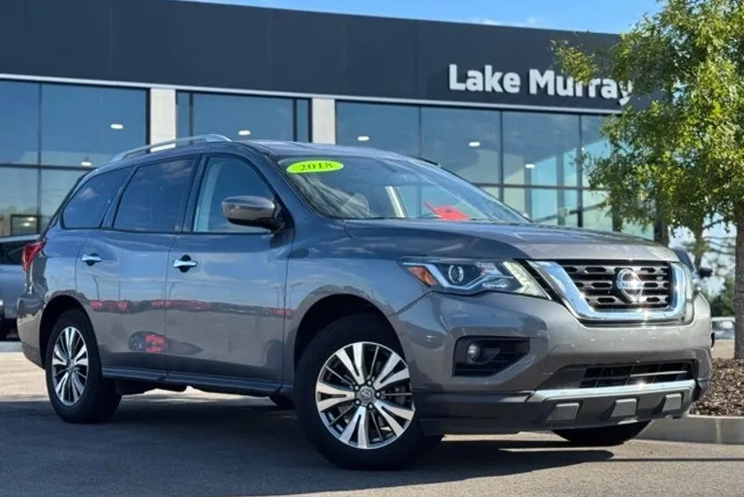 2018 Nissan Pathfinder SV photo 1