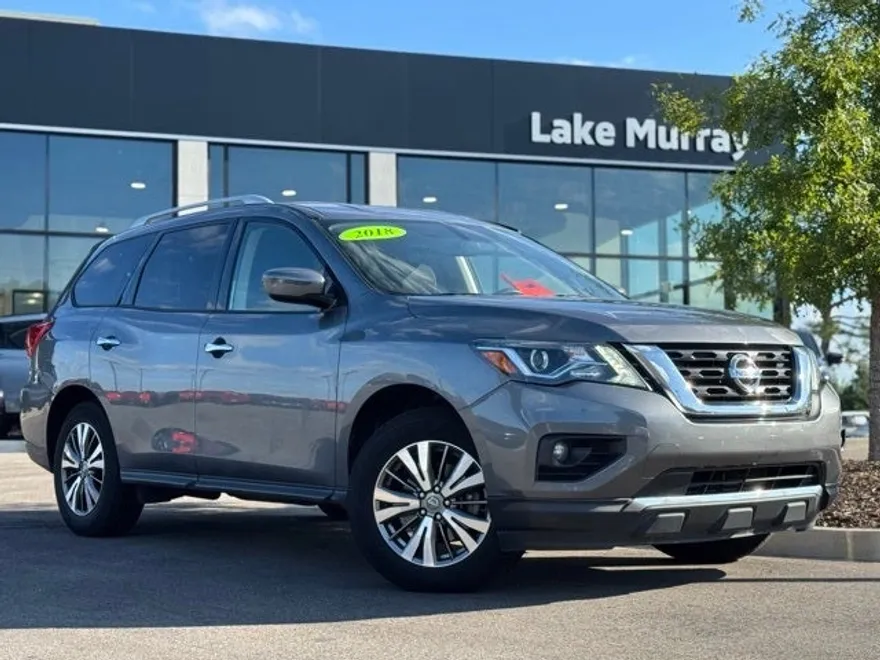2018 Nissan Pathfinder SV photo 1