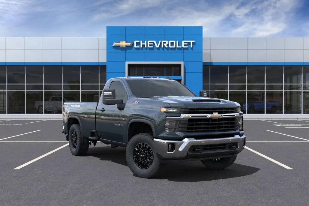 2025 Chevrolet Silverado 3500HD LT photo 1