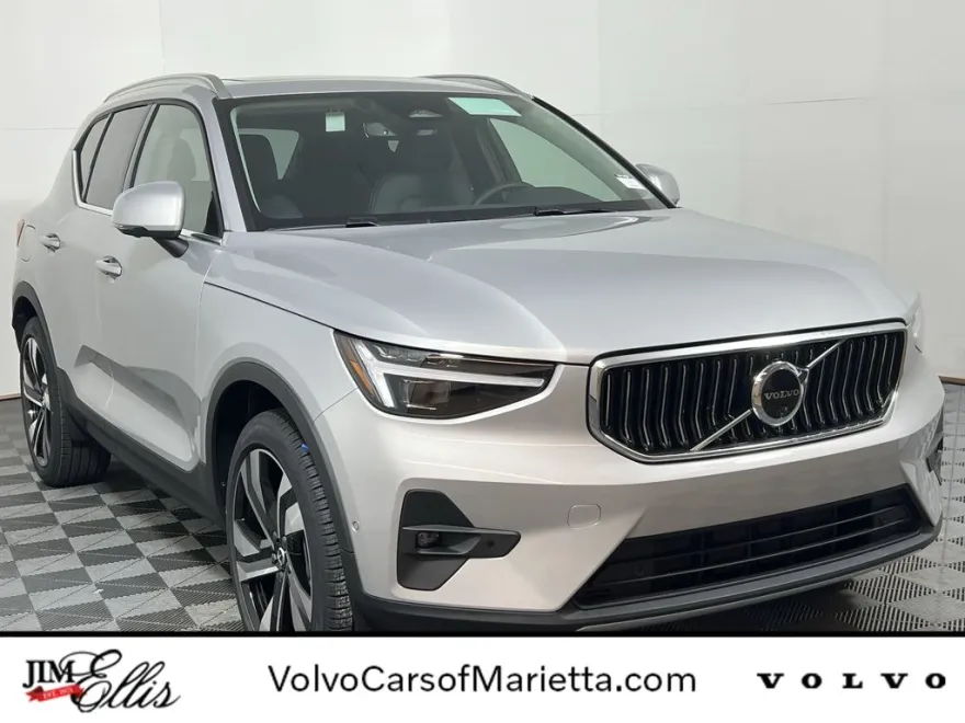 2025 Volvo XC40 photo 1