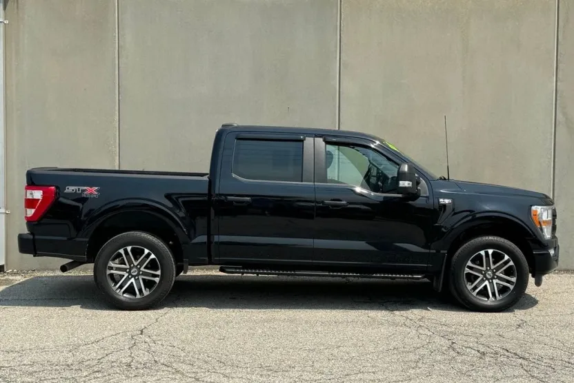 2022 Ford F-150 XL photo 1