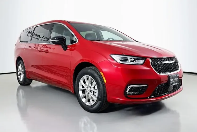 2026 Chrysler Pacifica photo 1