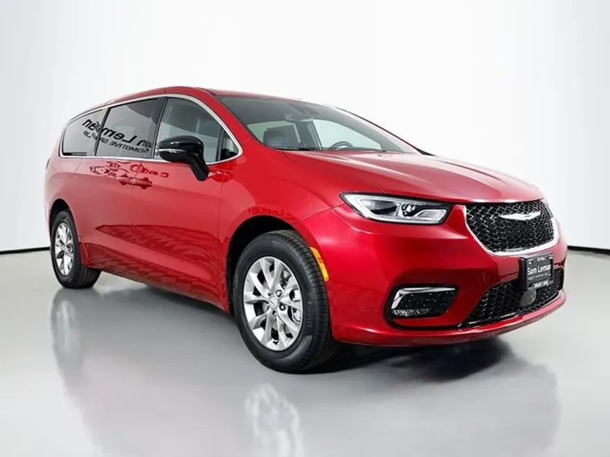 2026 Chrysler Pacifica photo 1