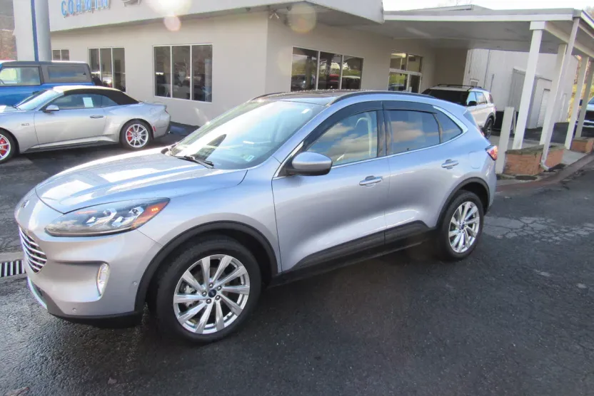 2022 Ford Escape Titanium photo 1