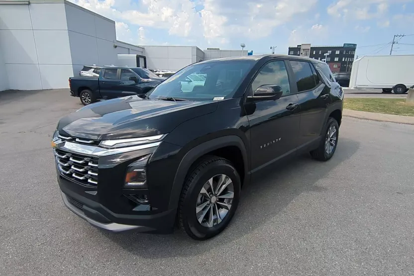 2026 Chevrolet Equinox LT photo 1