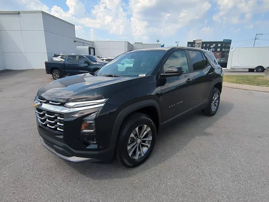 2026 Chevrolet Equinox LT photo 1