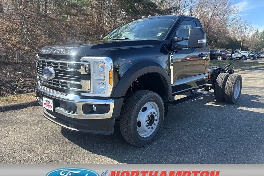 2025 Ford F-550 XL photo 1