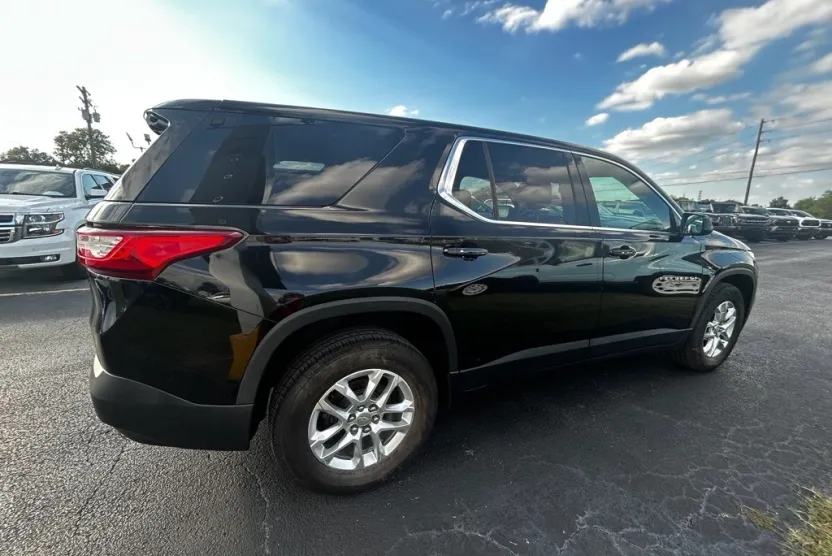 2018 Chevrolet Traverse LS photo 1