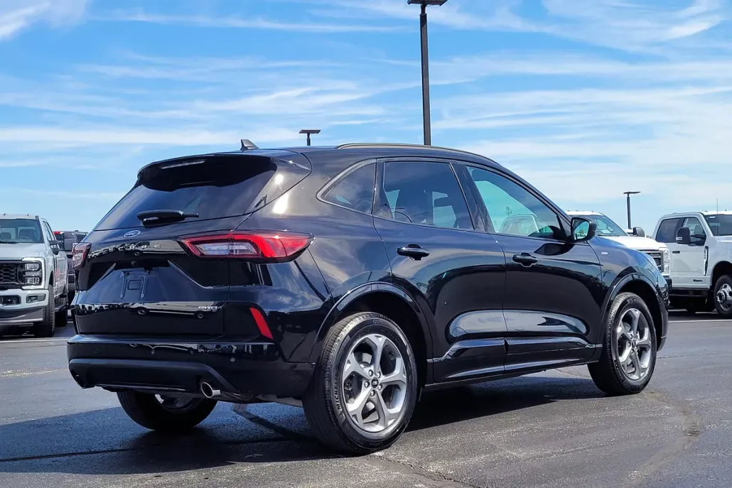 2023 Ford Escape ST-Line photo 1