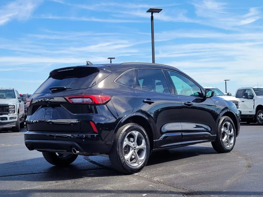 2023 Ford Escape ST-Line photo 1