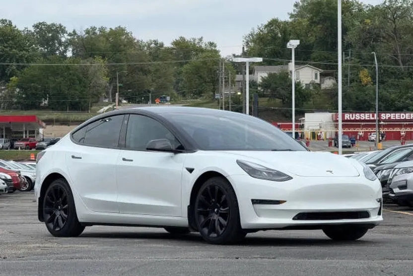 2023 Tesla Model 3 Long Range photo 1