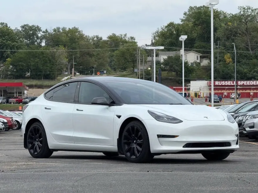 2023 Tesla Model 3 Long Range photo 1