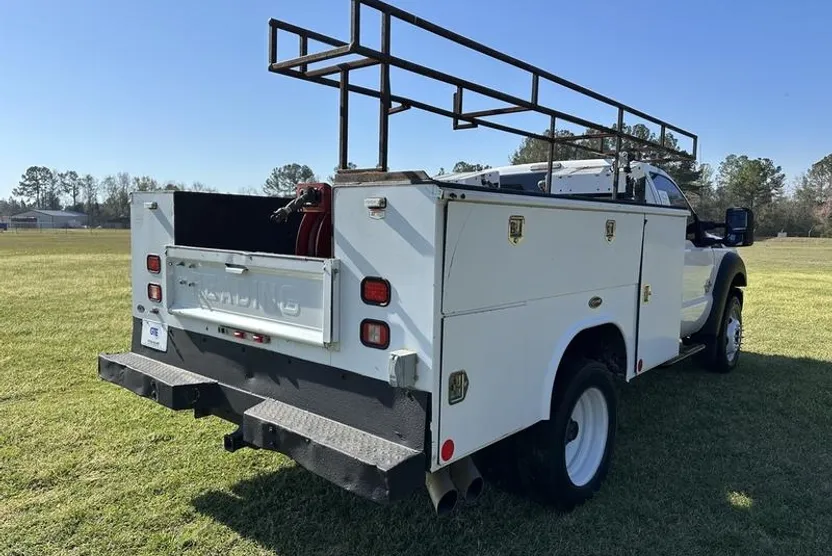 2015 Ford F-550 photo 1