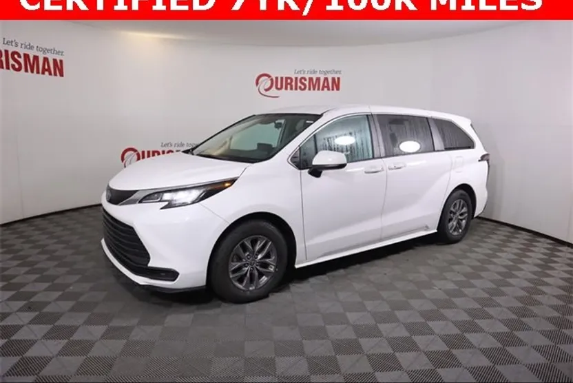 2023 Toyota Sienna LE photo 1