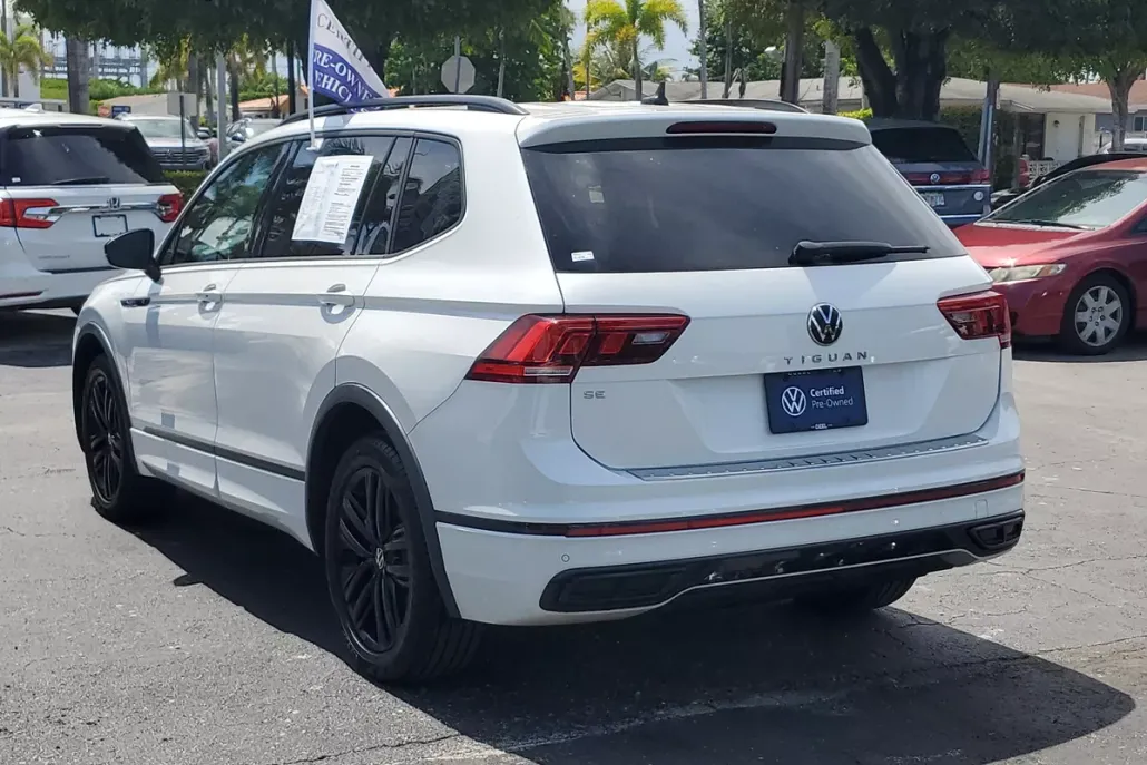 2022 Volkswagen Tiguan SE R-Line Black photo 1