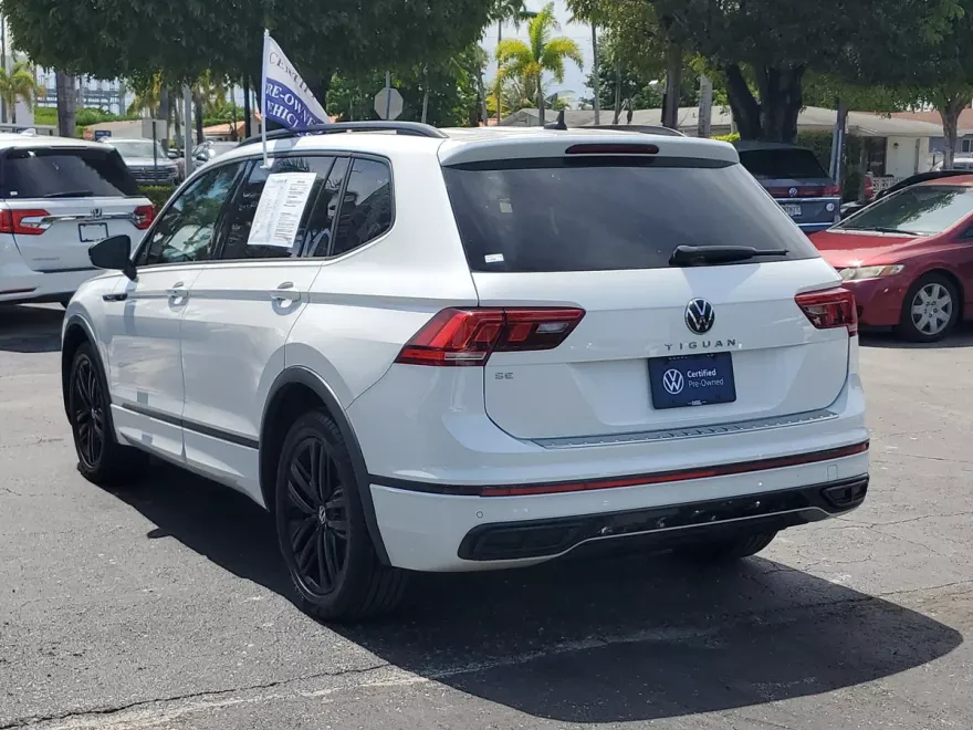 2022 Volkswagen Tiguan SE R-Line Black photo 1