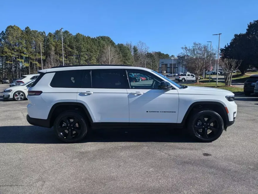 2025 Jeep Grand Cherokee Limited photo 1
