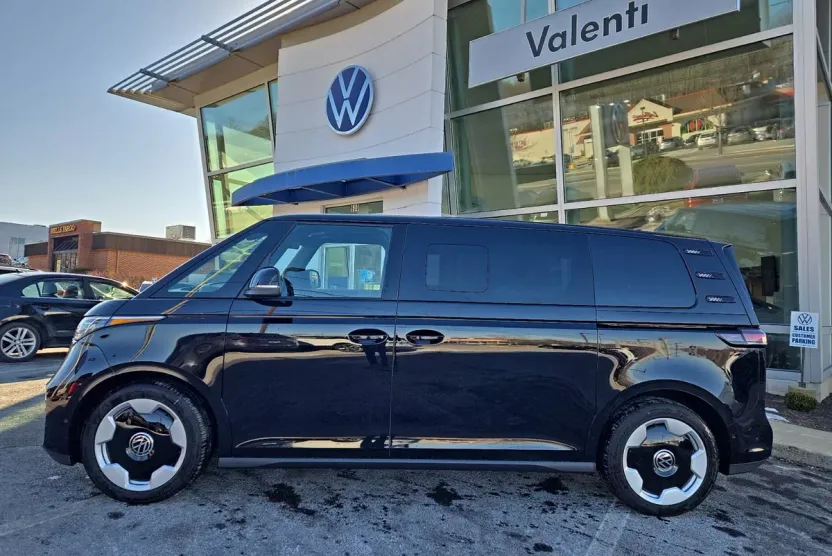 2025 Volkswagen ID. Buzz Pro S photo 1