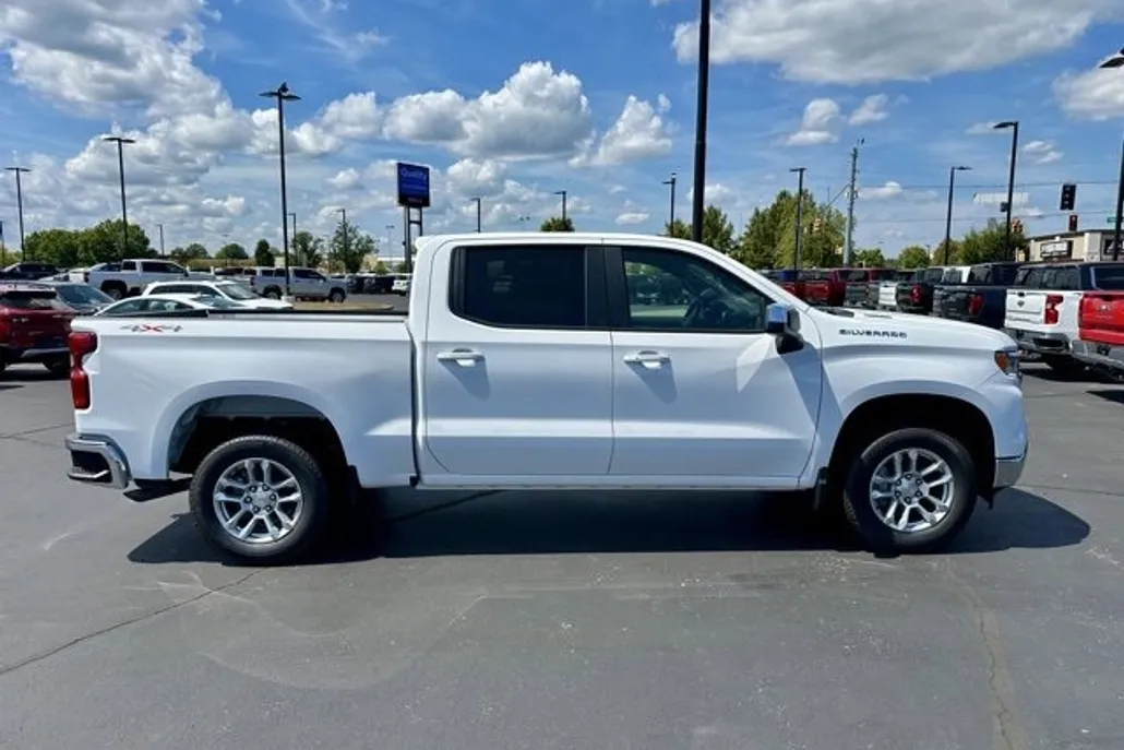 2026 Chevrolet Silverado 1500 LT photo 1