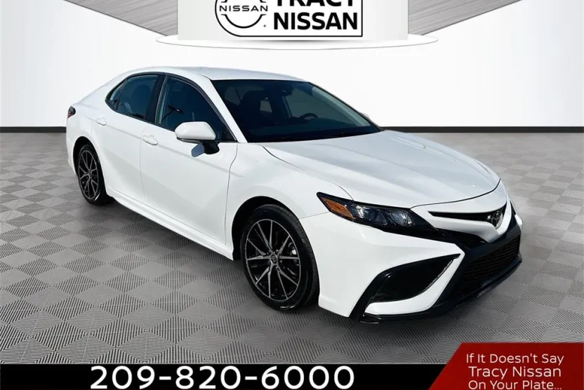 2024 Toyota Camry SE photo 1