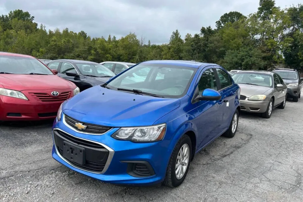 2019 Chevrolet Sonic LT photo 1