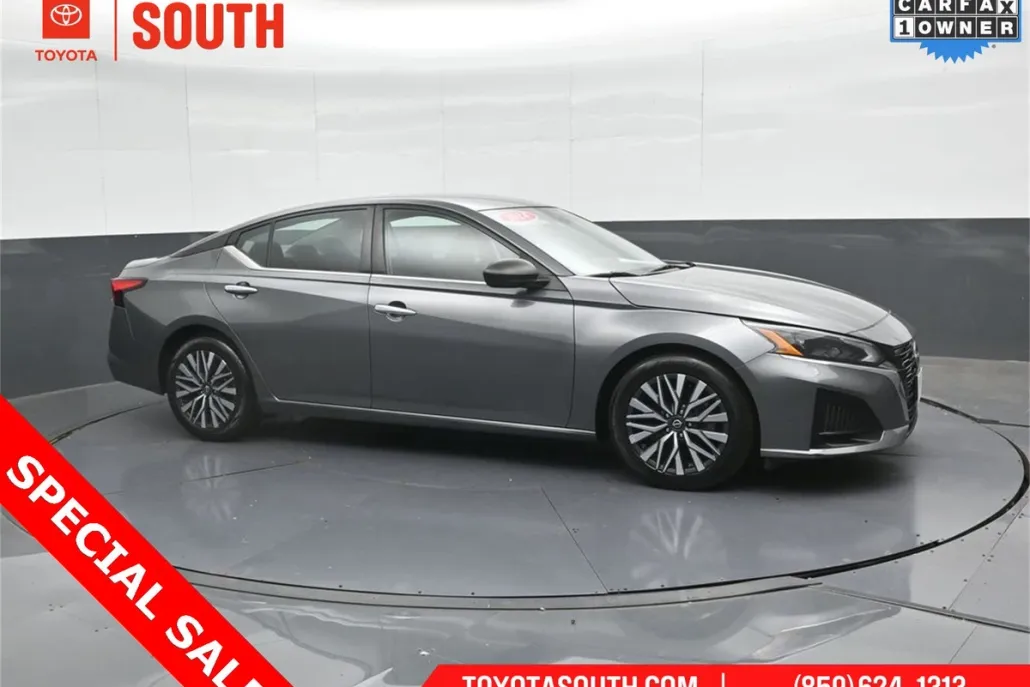 2024 Nissan Altima 2.5 SV photo 1