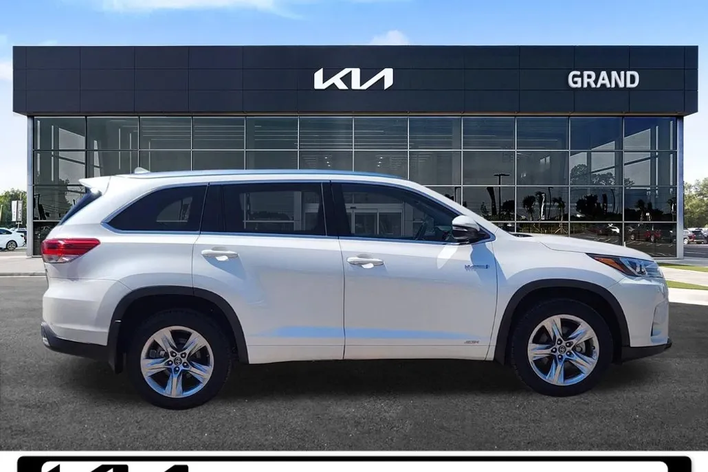 2019 Toyota Highlander Limited photo 1