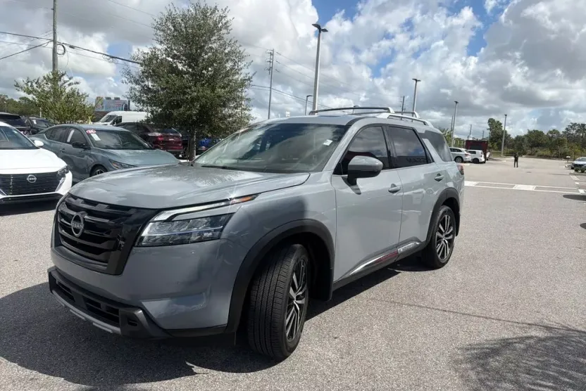 2024 Nissan Pathfinder Platinum photo 1