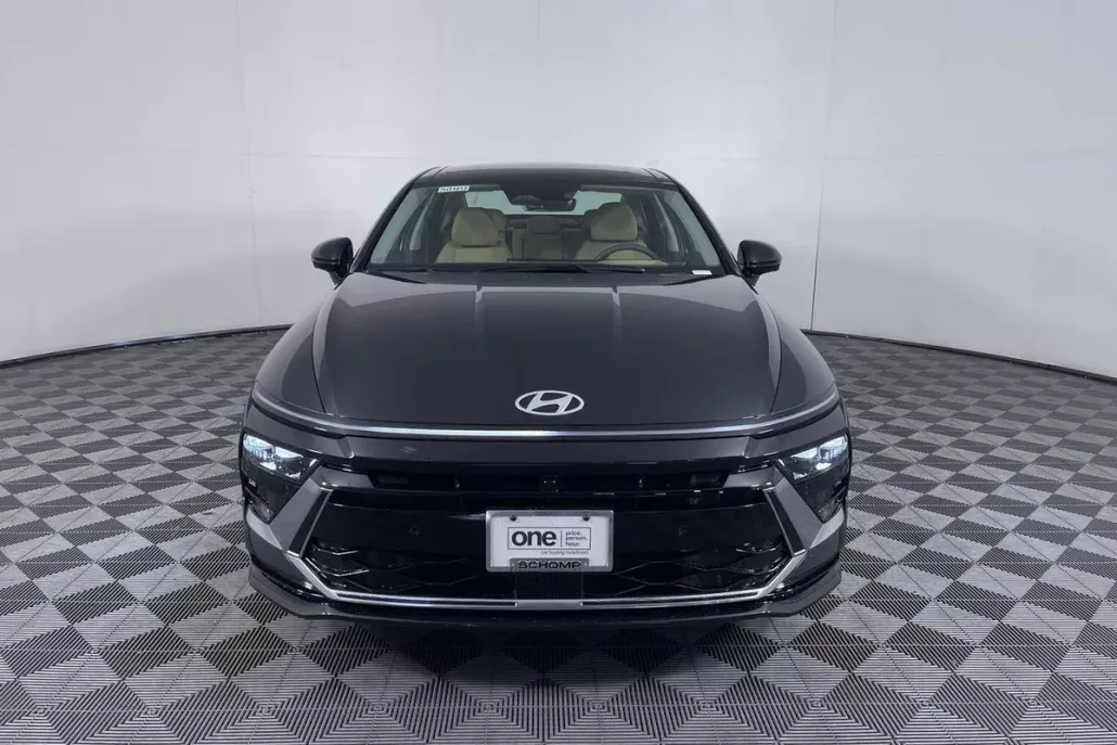 2025 Hyundai Sonata Limited photo 1
