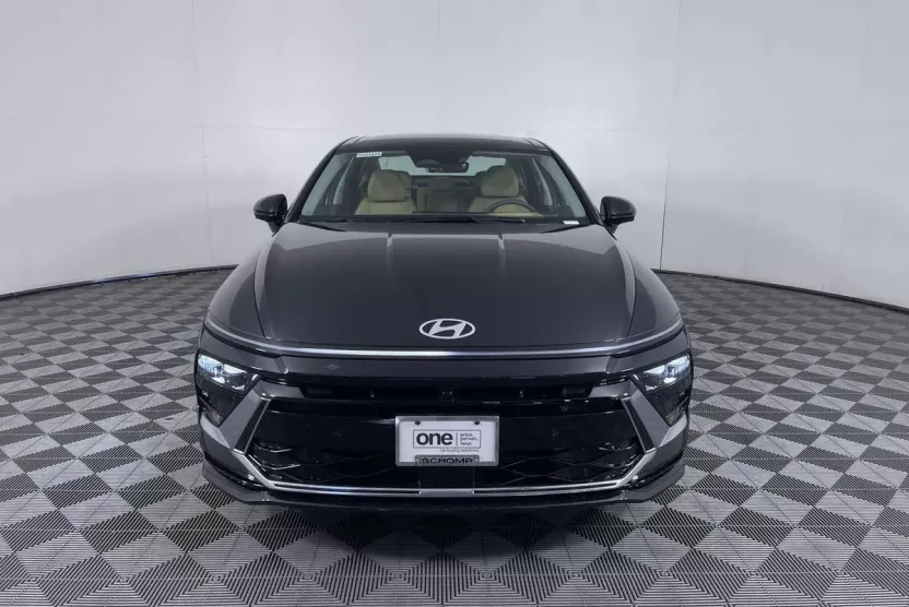 2025 Hyundai Sonata Limited photo 1