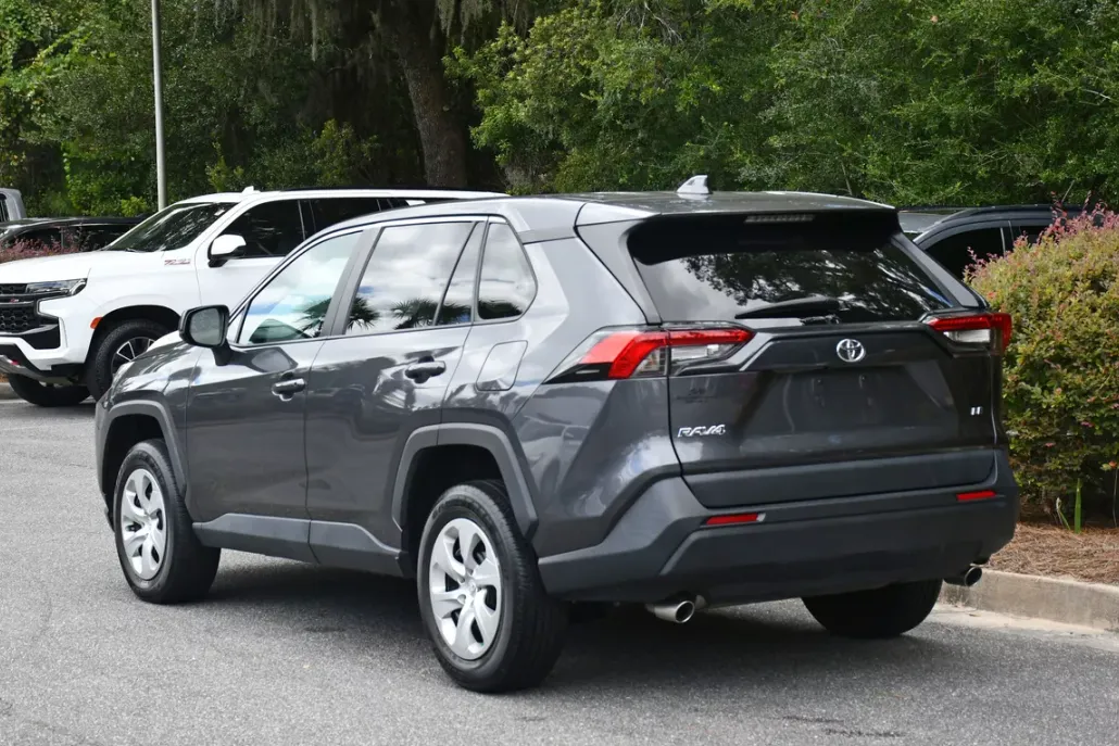2023 Toyota RAV4 LE photo 1
