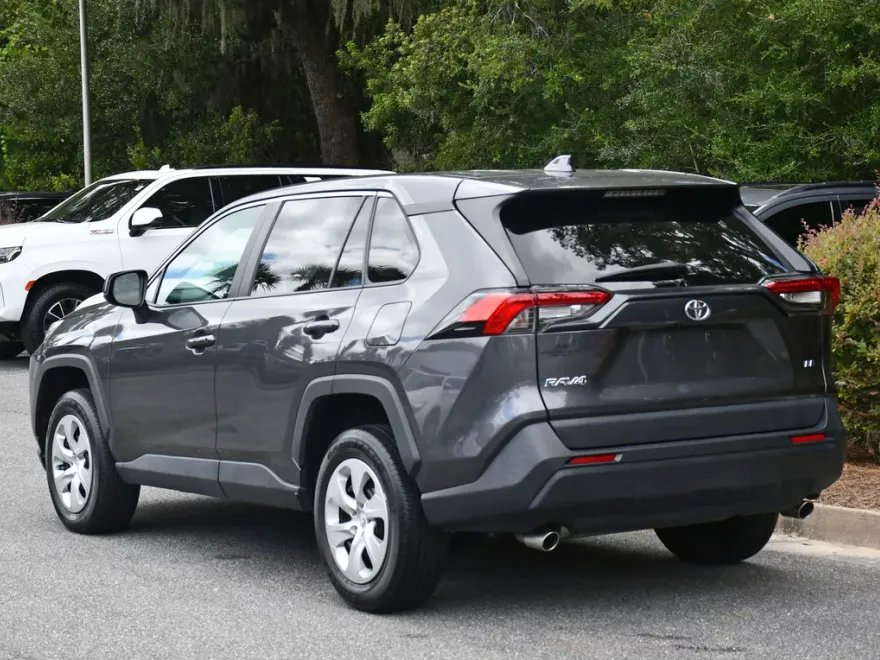2023 Toyota RAV4 LE photo 1