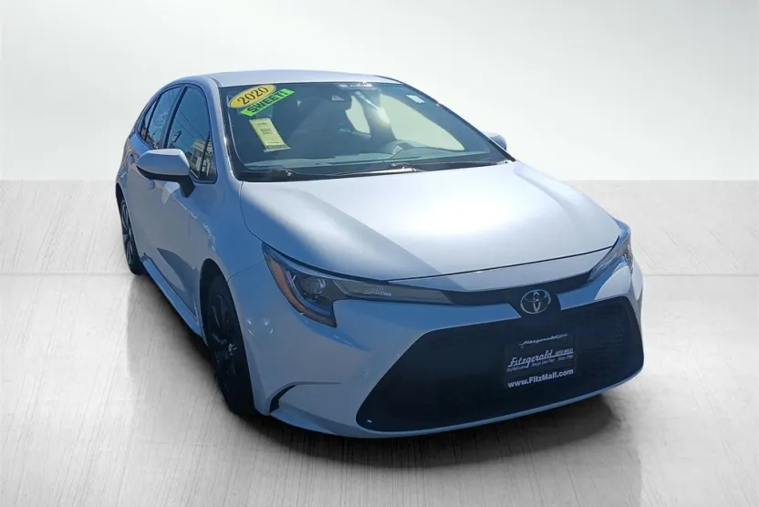 2020 Toyota Corolla LE photo 1