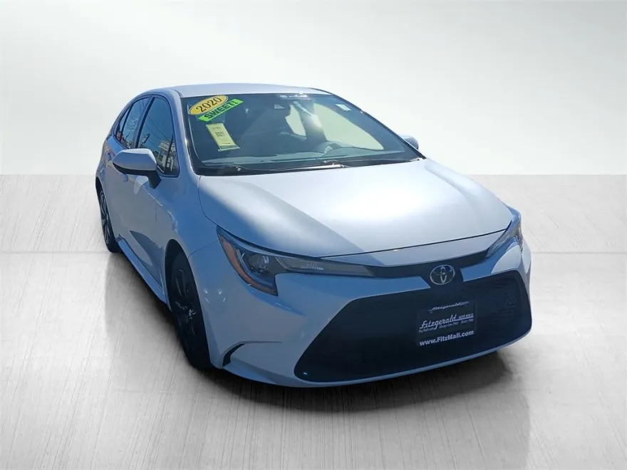 2020 Toyota Corolla LE photo 1