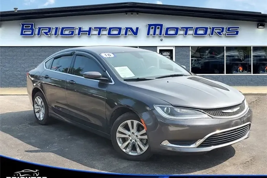 2016 Chrysler 200 Limited photo 1